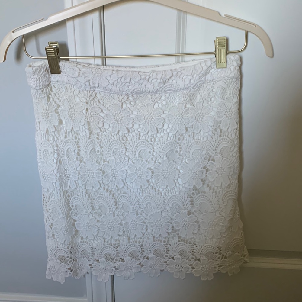 Forever 21 White Lace Mini Skirt - M